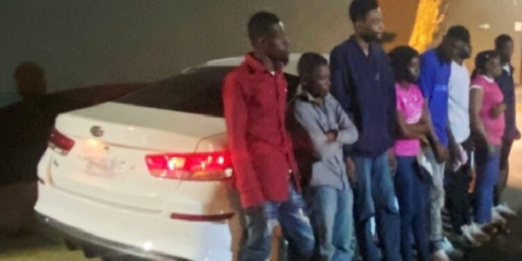 Ejército intercepta vehículo con ocho haitianos en Laguna Salada