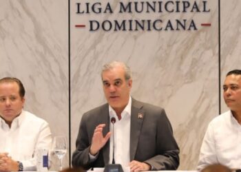 Presidente Abinader anuncia RD$4,000 millones para aceras y contenes en todo el país