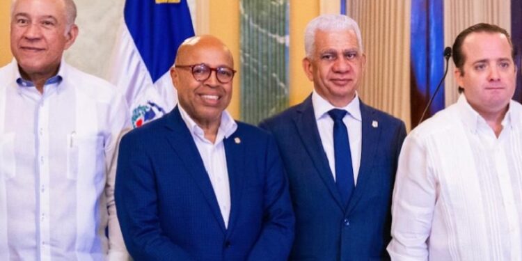 Gobierno promulga Ley 82-25 que fortalece el Plan Nacional de Titulación