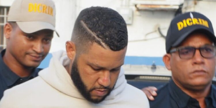 Se entrega uno de los acusados de violación grupal contra joven en Santiago