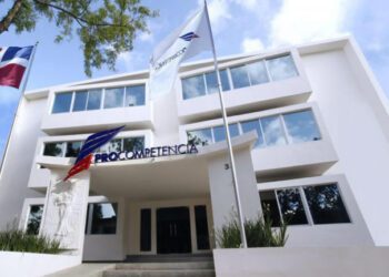 Pro-Competencia pone bajo investigación a cuatro suplidores por presunta colusión en licitación del almuerzo escolar