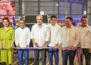Presidente Abinader y Sanz Lovatón inauguran terminal courier en el AILA