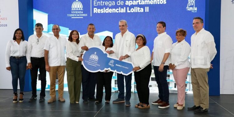 Presidente Abinader inaugura Residencial Lolita II y un polideportivo