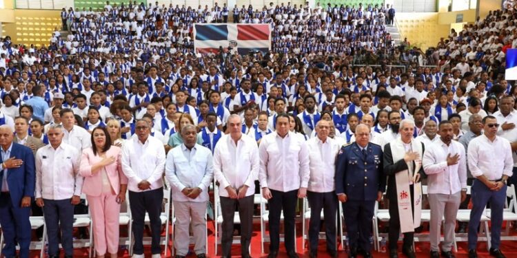Presidente Abinader encabeza graduación de 2.848 jóvenes del programa Oportunidad 14/24