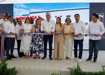 Presidente Abinader inaugura ampliación del área de internamiento del Hospital Luis Morillo King