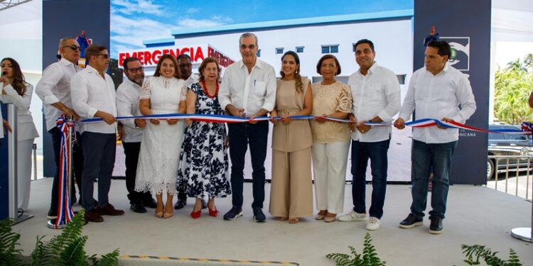 Presidente Abinader inaugura ampliación del área de internamiento del Hospital Luis Morillo King