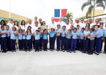 Presidente Abinader inaugura tres centros educativos que beneficiarán a 2.960 estudiantes