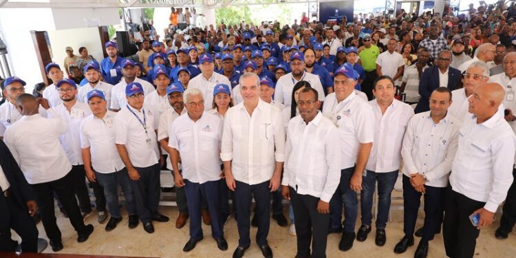 Presidente Abinader relanza proyecto para entregar 110.000 nuevos títulos de propiedad