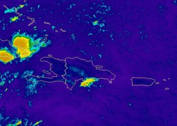 Tiempo caluroso y brumoso en la mañana, aguaceros y tronadas vespertinas