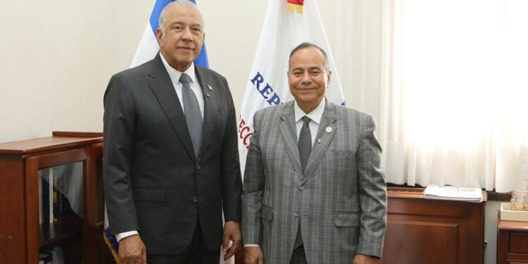 Andrés Bautista juramenta a Alberto Caminero como director de Prensa del Presidente