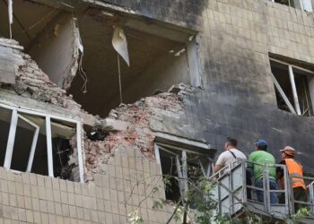 Ucrania atenta contra centrales nucleares, civiles y oleoductos en medio del esfuerzo diplomático por lograr la paz