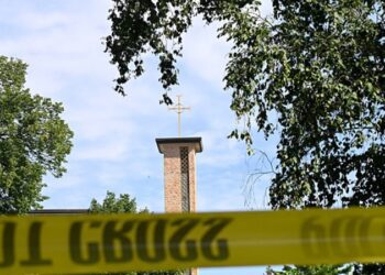 «Maten a Trump» y cargadores «para niños»: ¿qué se sabe del tirador en una escuela católica de EE.UU.?