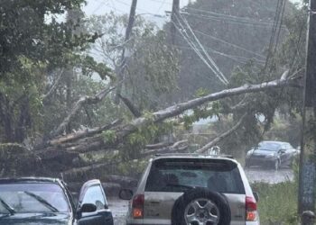 Miles sin luz por condiciones generadas por huracán Erin