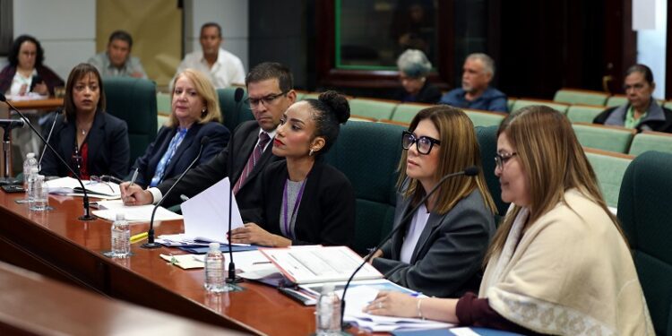 Evalúan propuesta para otorgar aumento salarial a empleados no docentes