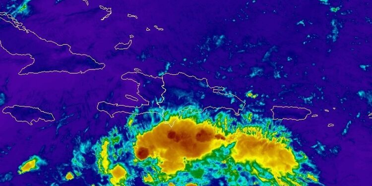Algunos chubascos locales hacia varias provincias por onda tropical