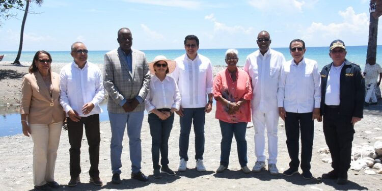 Turismo inicia trabajos de remozamiento playa Linda en Nizao