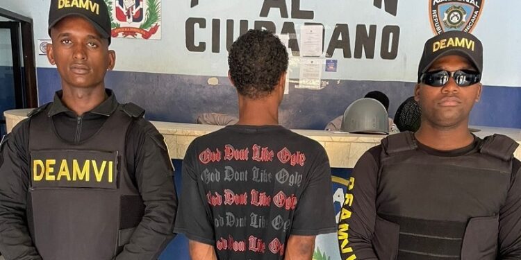 DEAMVI detiene hombre por incendiar casa de su pareja