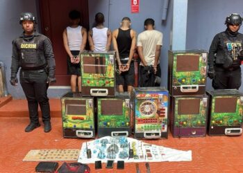 Detienen cuatro, incautan drogas, armas blancas y equipos en Los Ríos