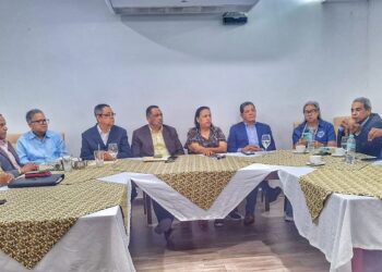 Dirigentes gremiales y coordinadores de movimientos se reúnen con José Beato y Siddy Roque