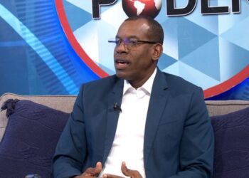 Duarte Méndez adelanta que el Gobierno proyecta entregar títulos a 400.000 familias