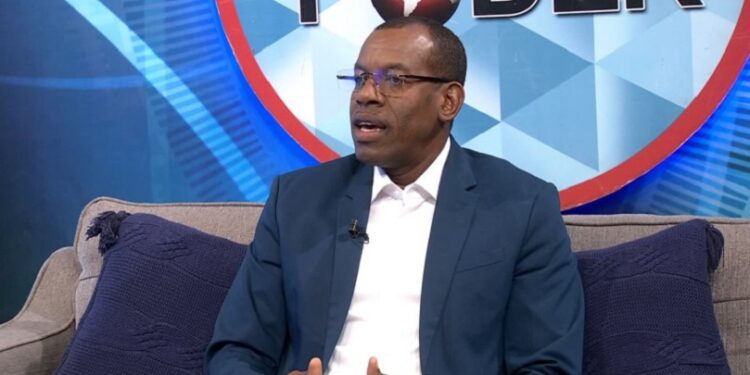 Duarte Méndez adelanta que el Gobierno proyecta entregar títulos a 400.000 familias