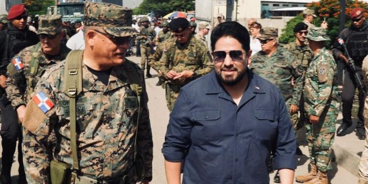 Ministro de Defensa de RD y subsecretario de Defensa de EE.UU. recorren frontera domínico-haitiana