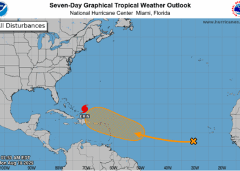 Huracán Erin en categoría cuatro ubicado al este del sureste de Las Bahamas