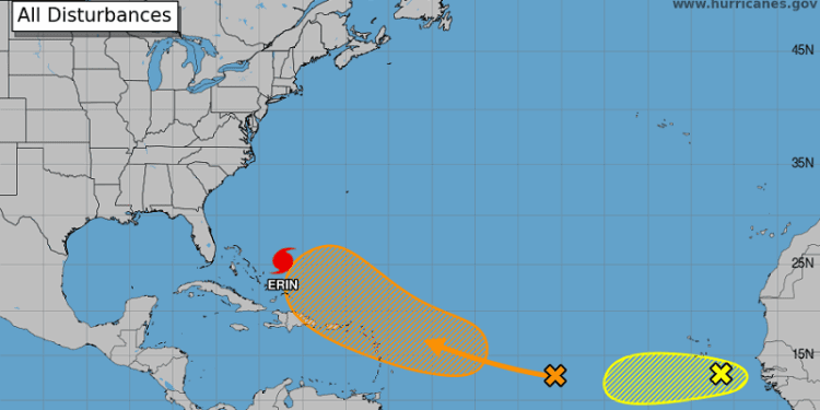 Centro del huracán Erin pasará al este de las Bahamas este martes
