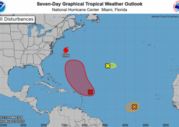 Centro de Huracanes advierte a bañistas en mayoría de las playas de la costa este de EEUU