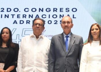 García Fermín exhorta a universidades a fortalecer programas educativos para abordar problemas nacionales