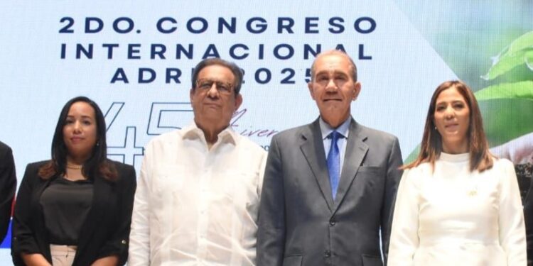 García Fermín exhorta a universidades a fortalecer programas educativos para abordar problemas nacionales