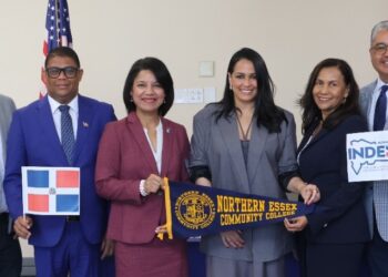 Index renueva acuerdo educativo con Northern Essex Community College en Lawrence para beneficiar a dominicanos