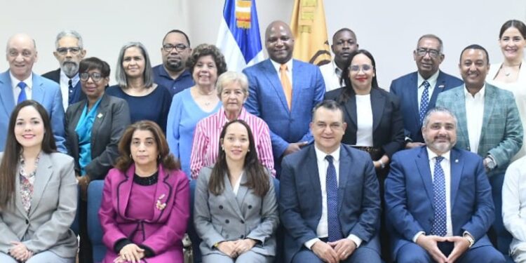 JCE presenta el proyecto de la nueva cédula a miembros de Participación Ciudadana y del CODESSD