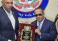 Héctor Acosta «El Torito» recibe distinción en Consulado Dominicano de NY