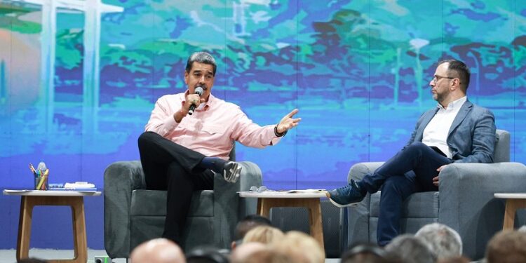 «Cambian las mentiras, no el libreto»: Canciller de Venezuela desgrana la narrativa de EE.UU. sobre Maduro