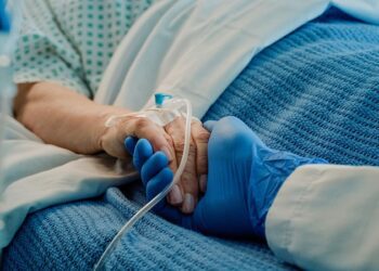 Va al médico por malestar estomacal y descubre tener un raro tipo de cáncer