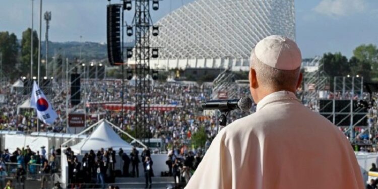 El Papa: Estoy cerca de los jóvenes de Gaza y Ucrania. Los veré en Seúl.