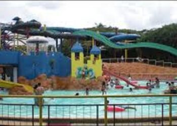 Autoridades clausuran temporalmente parque acuático de Santiago, donde se ahogó niño