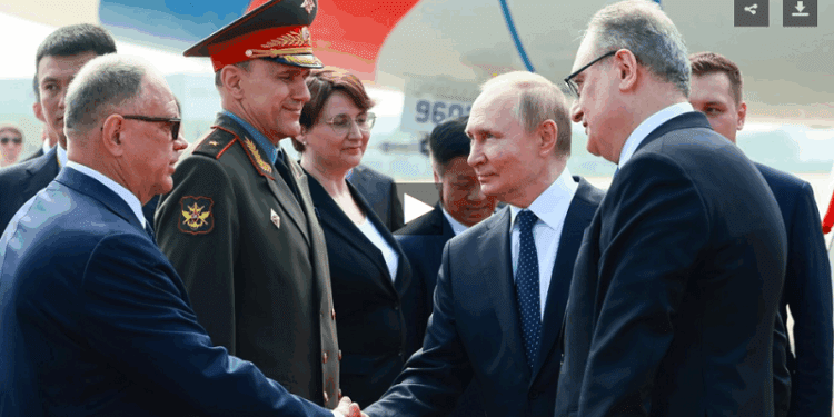 Alfombra roja y guardias de honor: Putin llega a China en su visita «sin precedentes»