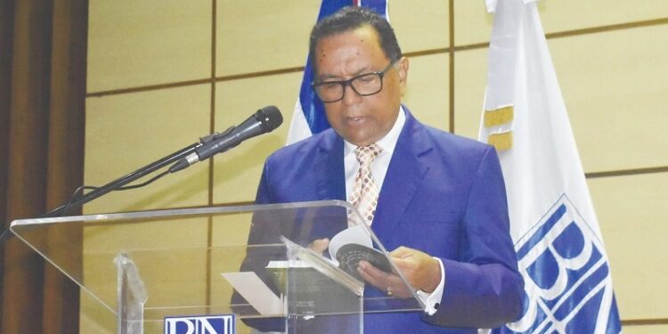 Rosario Candelier pondera el Diccionario de gentilicios, del escritor Peralta Romero