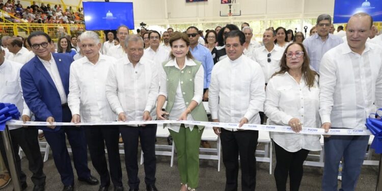 Vicepresidenta inaugura polideportivo en PUCMM de Santiago auspiciado por Banreservas