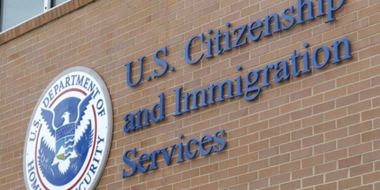 USCIS considerará el antiamericanismo en las solicitudes de beneficios de inmigración