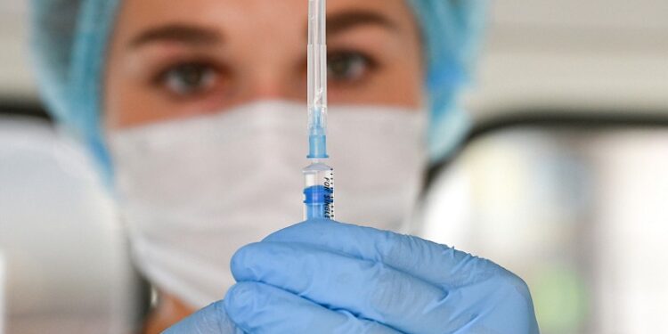 Laboratorio ruso revela cuándo los primeros pacientes recibirán una vacuna contra el cáncer