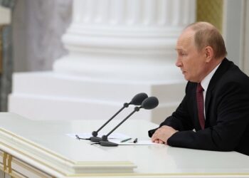 Putin califica de «oportuna y muy útil» su reunión con Trump