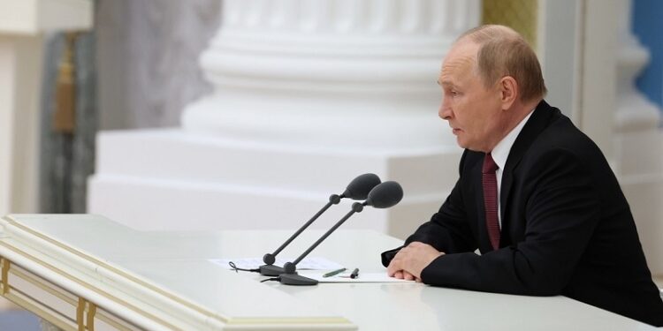 Putin califica de «oportuna y muy útil» su reunión con Trump