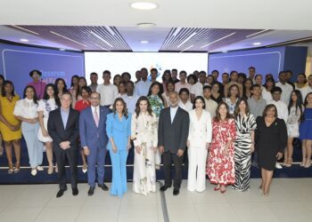 Voluntariado Banreservas entrega 84 becas universitarias a bachilleres sobresalientes de escuelas públicas