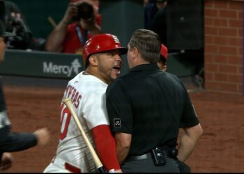 Contreras recibe seis juegos de suspensión tras acalorada expulsión