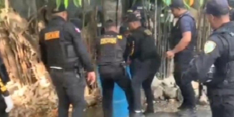 Policía desmantela dos fábricas clandestinas de clerén en Barahona