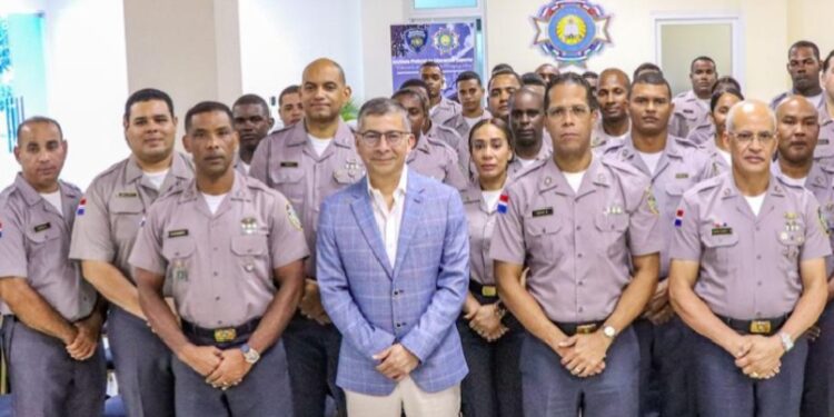 Policía certifica a 40 agentes como analistas estratégicos en seguridad ciudadana