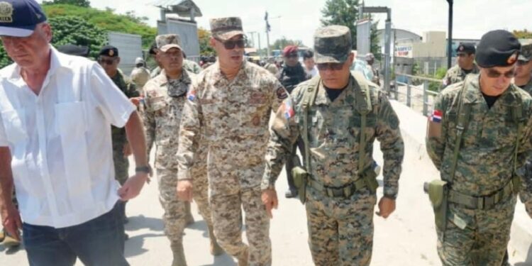 Autoridades recorren la frontera domínico-haitiana